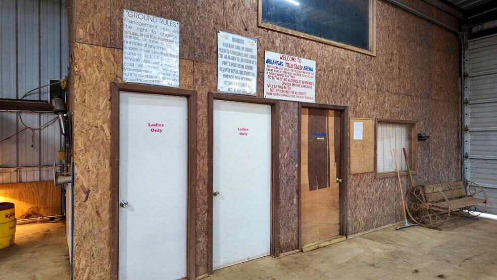 More Photos Of 99 Stacks Dr, Damascus Horse Stables For Sale