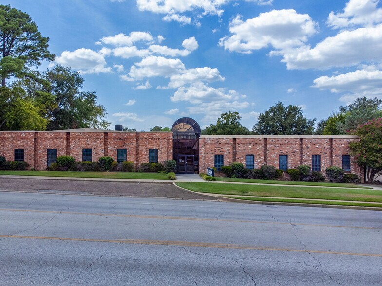 More Photos Of 611 S Mobberly Ave, Longview Flex For Sale