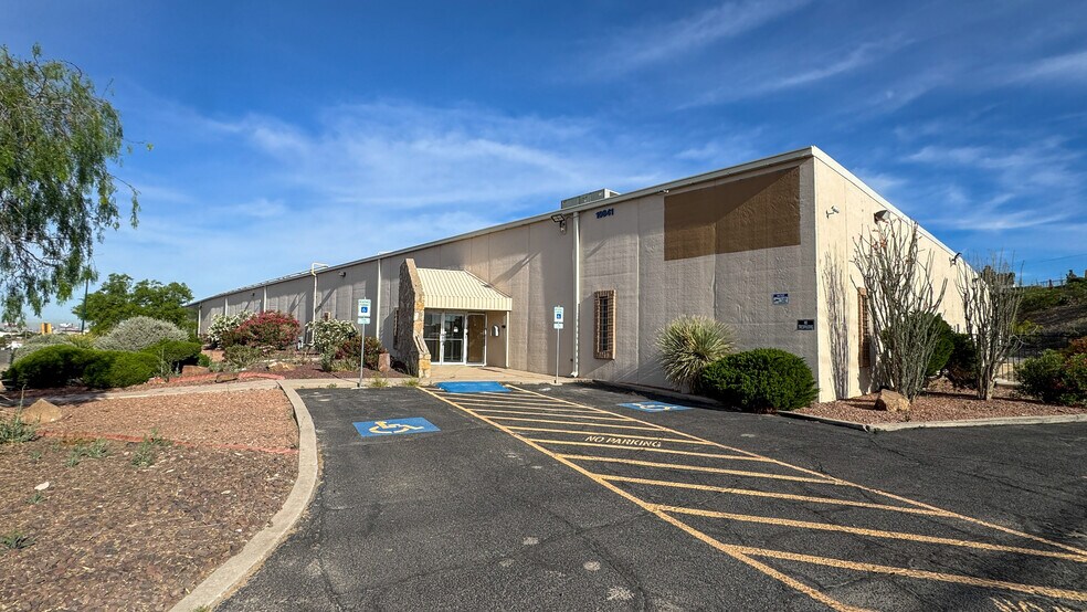 Primary Photo Of 10841 Pellicano Dr, El Paso Distribution For Lease