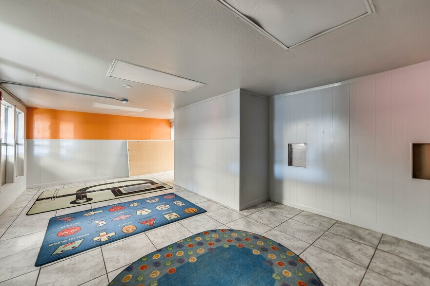 More Photos Of 1005 Austin St, Midland Storefront For Sale