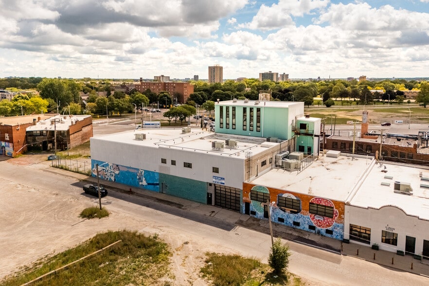 More Photos Of 2000 Division St, Detroit Warehouse For Sale