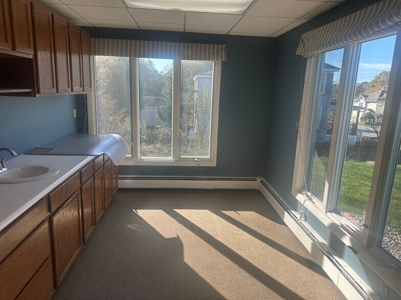 Primary Photo Of 198 North Main St, Rutland Town Office For Lease