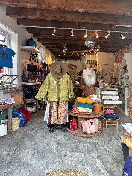 More Photos Of 1 Water St, Newburyport Storefront Retail Office For Sale