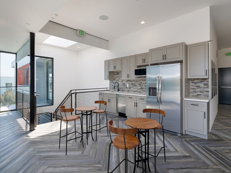 More Photos Of 507 S Douglas St, El Segundo Loft Creative Space For Lease