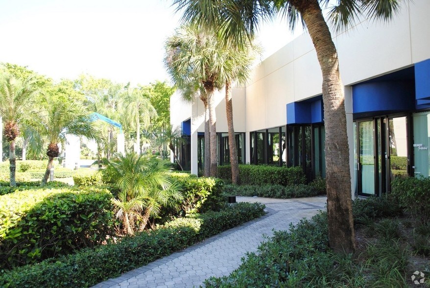 More Photos Of 902 Clint Moore Rd, Boca Raton Loft Creative Space For Lease