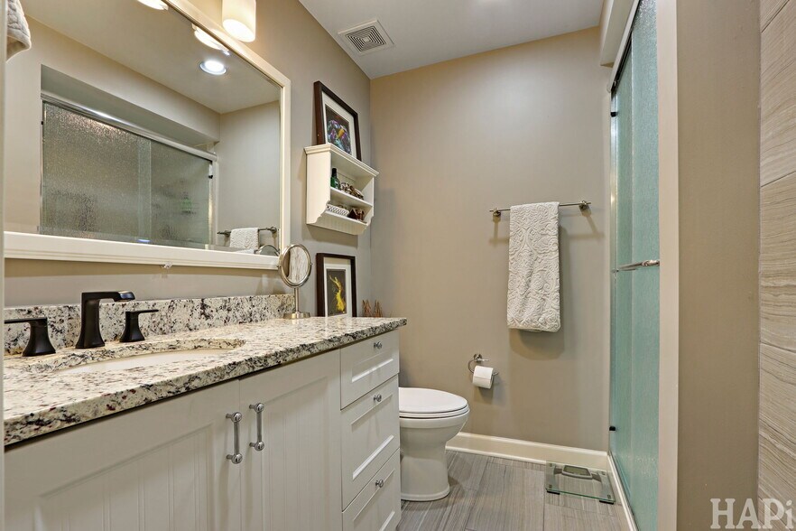 More Photos Of 4403 S Roberts Rd, Island Lake Veterinarian Kennel For Sale