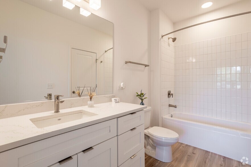 More Photos Of 4800 157th St, Oak Forest Apartments For Lease