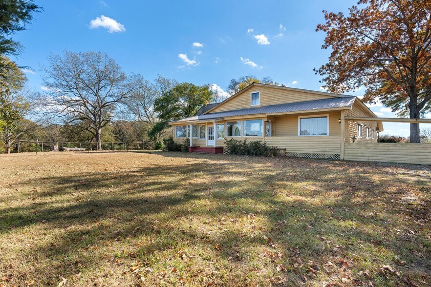 More Photos Of 607 Butts Mill Rd, Pine Mountain General Retail For Sale