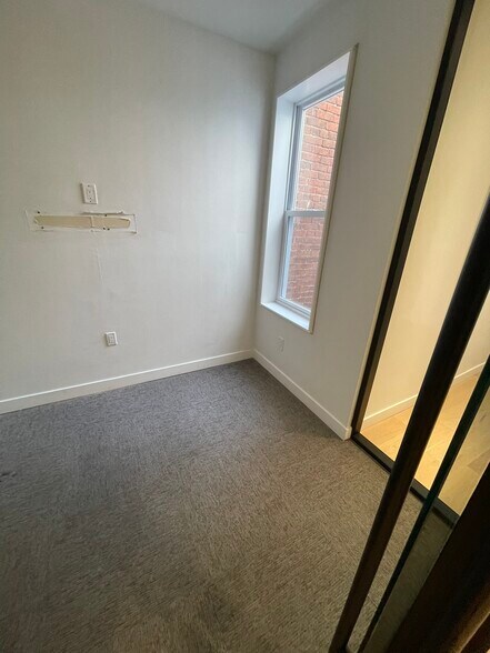 More Photos Of 709 D St SE, Washington Storefront For Lease