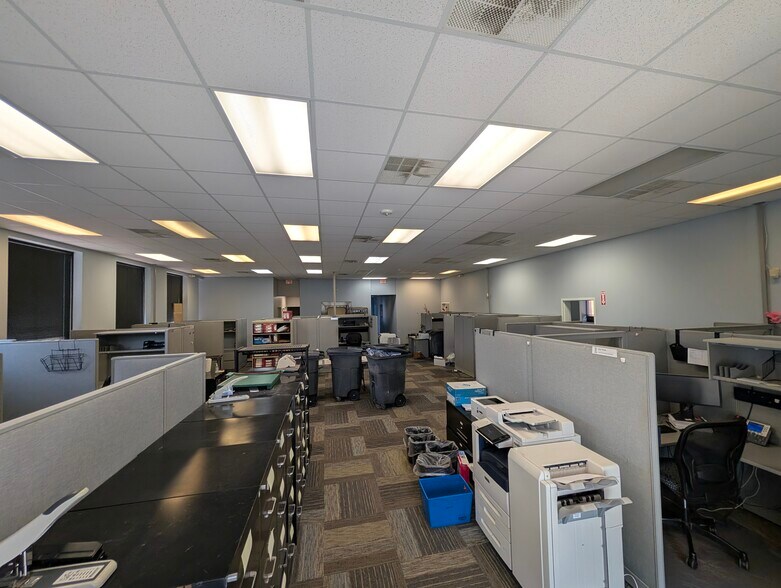 More Photos Of 30 S Mallory St, Hampton Office For Sale