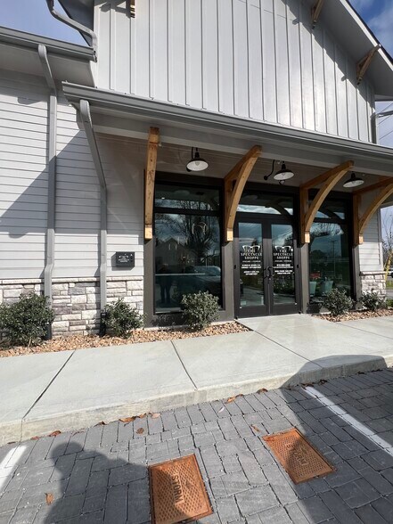 More Photos Of 1624 W Main St, Franklin Storefront Retail Office For Sale
