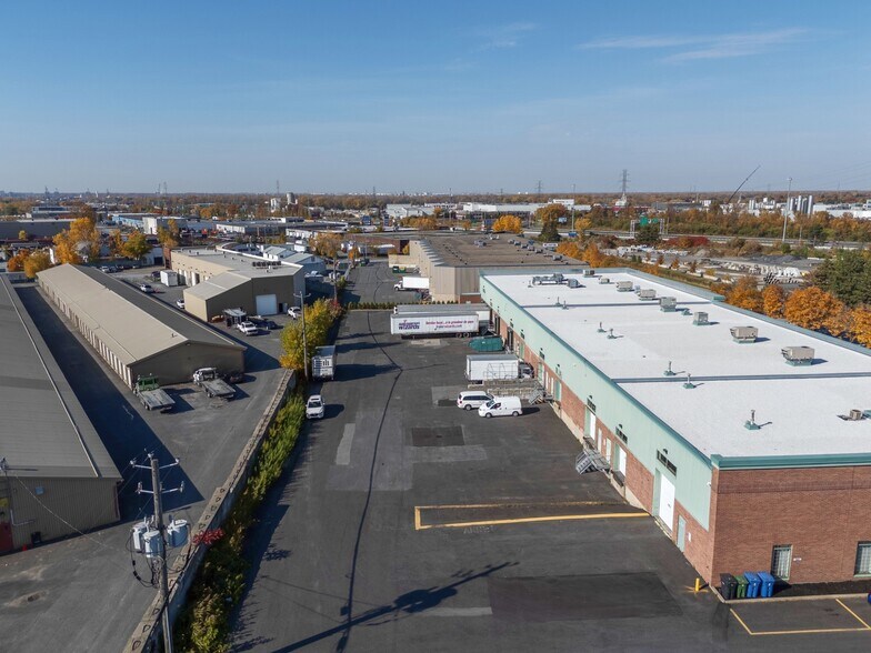 More Photos Of 874-896 Rue Jean-Neveu, Longueuil Warehouse For Lease