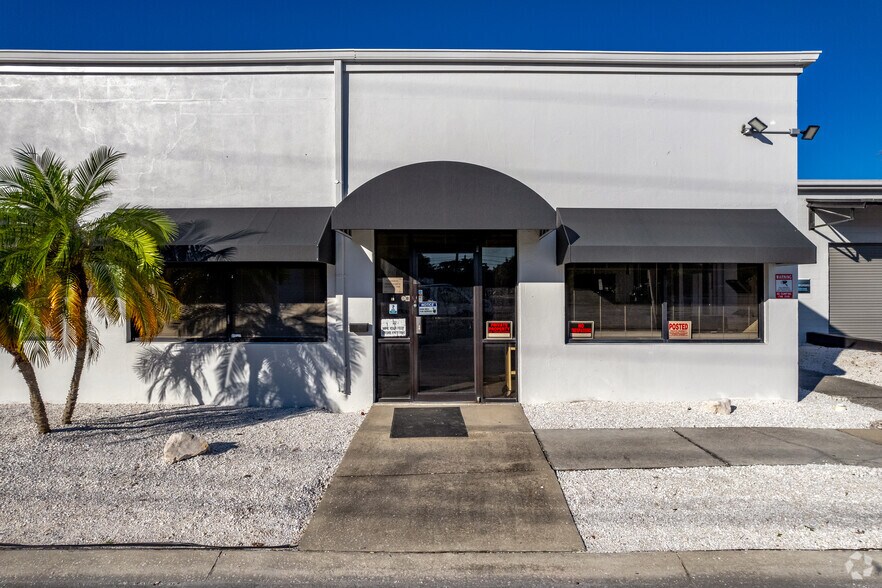 More Photos Of 2442 N 23rd St, Saint Petersburg Light Distribution For Lease