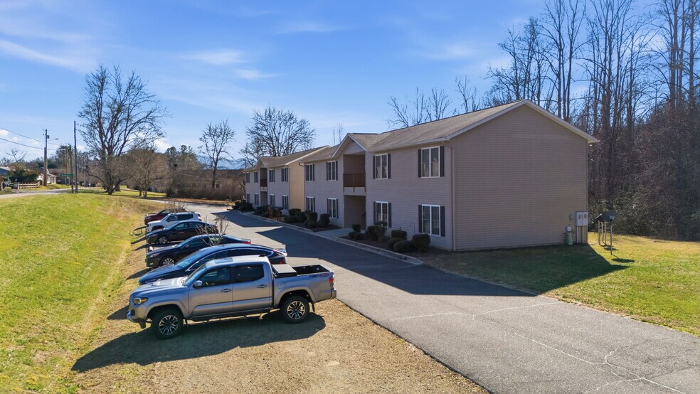 More Photos Of 520 Baird Cove Rd, Franklin Apartments For Sale