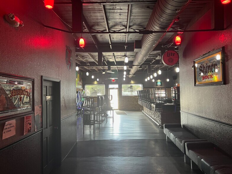 More Photos Of 360 S East Ave, Kankakee General Retail For Sale