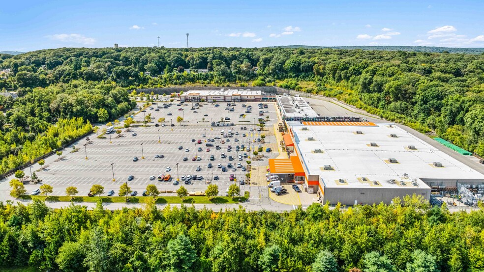 More Photos Of 2000 Connecticut 32, Uncasville General Retail For Lease