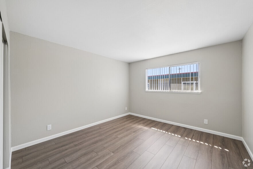 More Photos Of 2125 92nd Ave, Oakland Apartments For Sale
