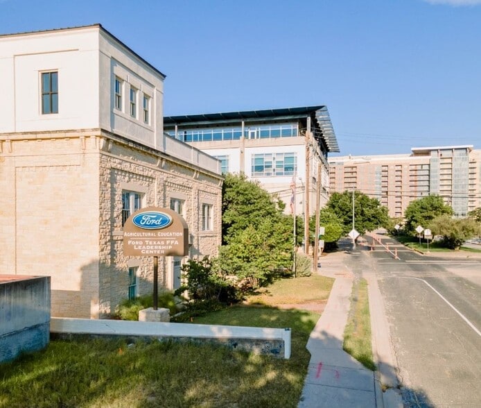 More Photos Of 614 E 12th St, Austin Office For Sale