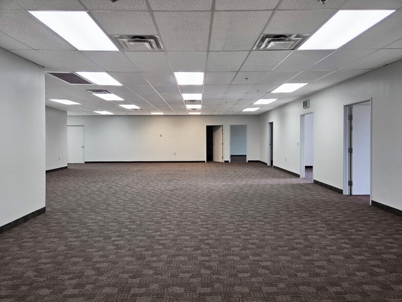 More Photos Of 1929 W Lone Cactus Dr, Phoenix Light Distribution For Sale