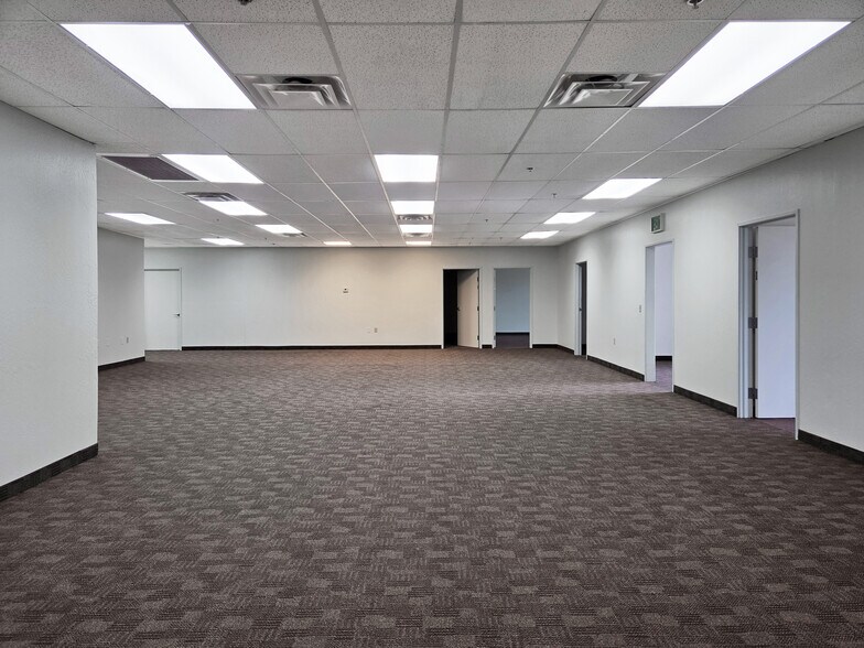 More Photos Of 1929 W Lone Cactus Dr, Phoenix Light Distribution For Sale