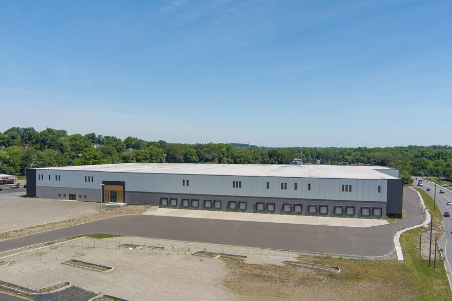 More Photos Of 102 Dolson Ave, Middletown Distribution For Lease