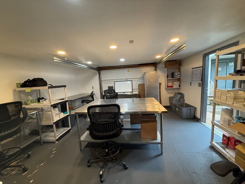 More Photos Of 215 S 19th St, Springfield Industrial For Lease