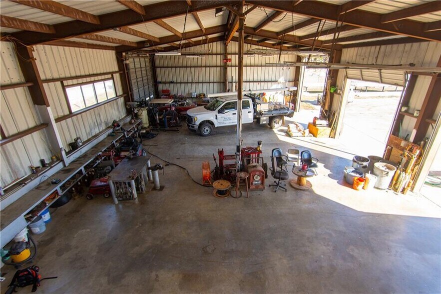 More Photos Of 500 Southland Dr, Burnet Flex For Lease