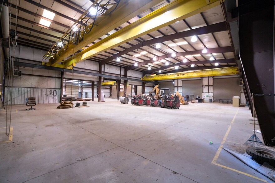 More Photos Of 6116 NW 178th St, Edmond Industrial For Lease