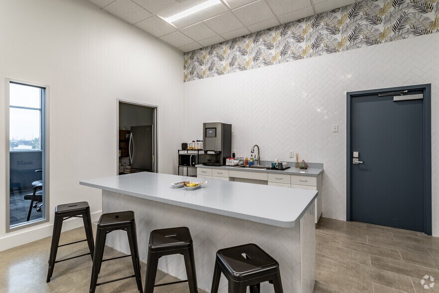 More Photos Of 8522 Broadway, San Antonio Office For Lease