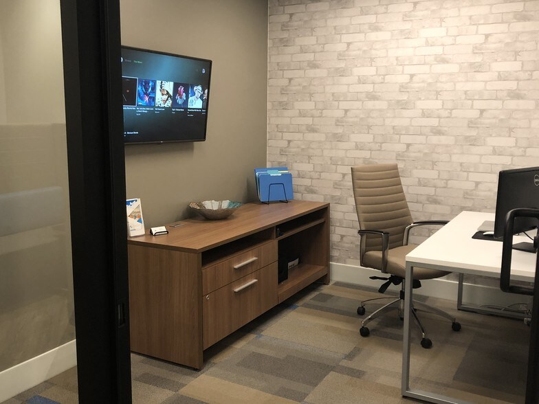 More Photos Of 2454 N McMullen Booth Rd, Clearwater Loft Creative Space For Lease