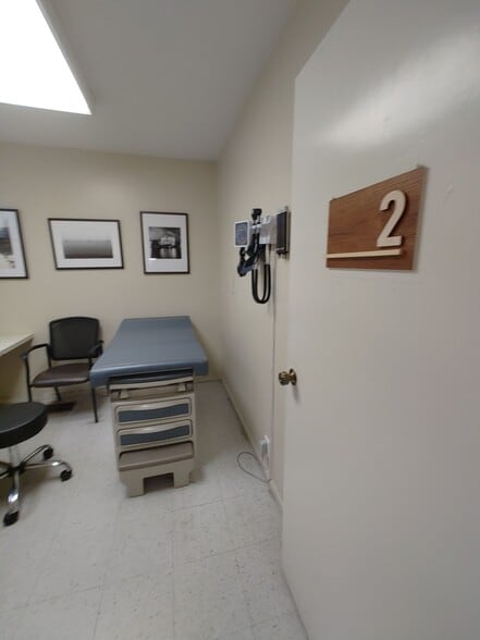 More Photos Of 1842 Noriega St, San Francisco Storefront Retail Office For Lease