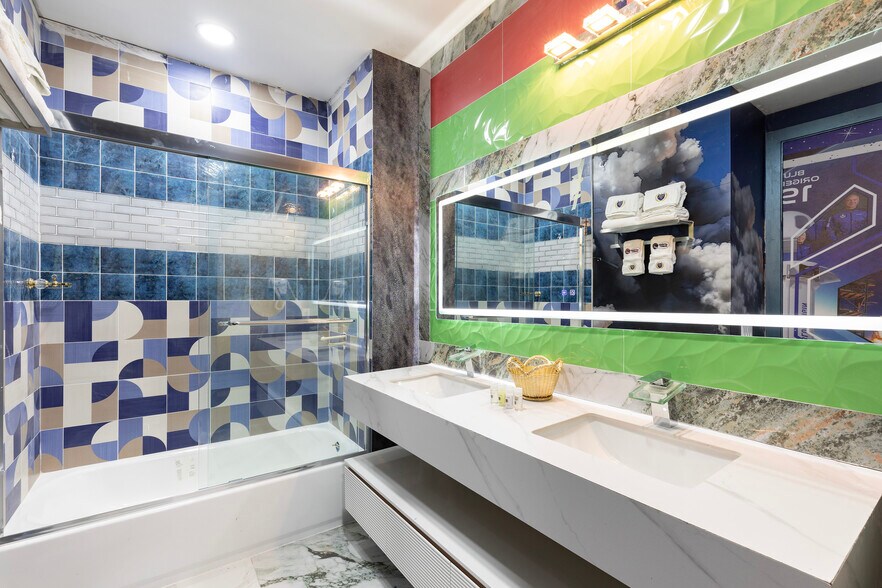 More Photos Of 1015 Fantasy Dr, Davenport Specialty For Sale