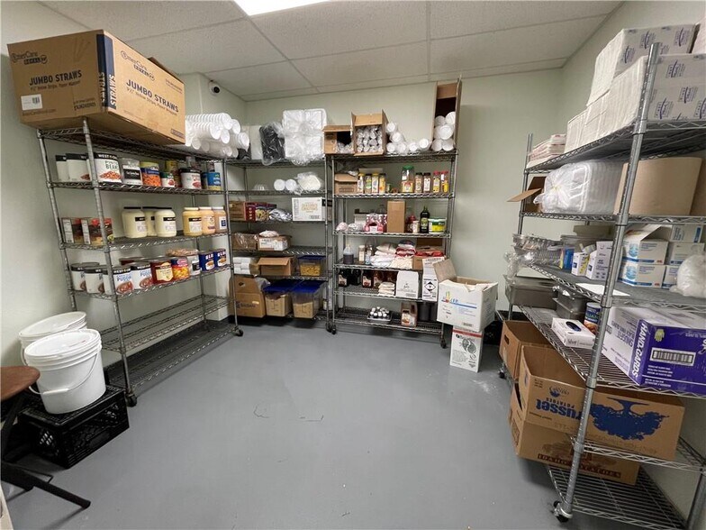 More Photos Of 1002 Victoria, Refugio Restaurant For Sale