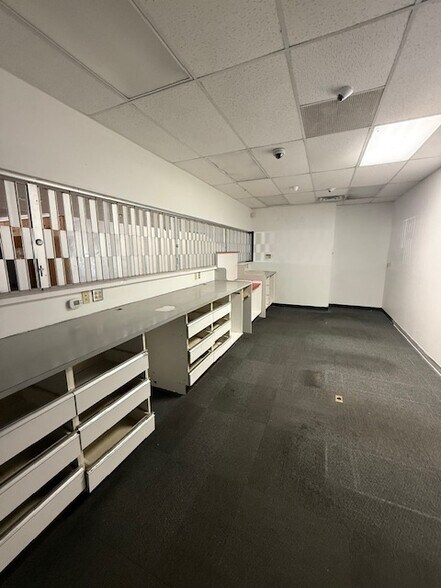 More Photos Of 1812-1816 S Limestone St, Springfield Freestanding For Lease