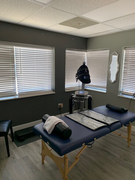 More Photos Of 1 Oakwood Park, Castle Rock Medical For Lease