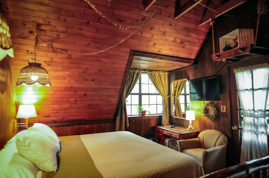 More Photos Of 88 Main St, Pinos Altos Hotel For Sale