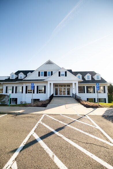 More Photos Of 286 Maple Ave, Cheshire Unknown For Lease