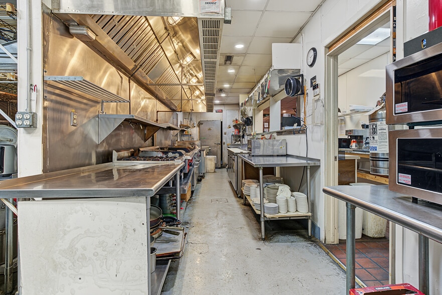 More Photos Of 1901 W Pioneer Pky, Arlington Restaurant For Sale