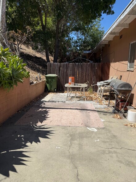 More Photos Of 3815 Don Tomaso Dr, Los Angeles Apartments For Sale