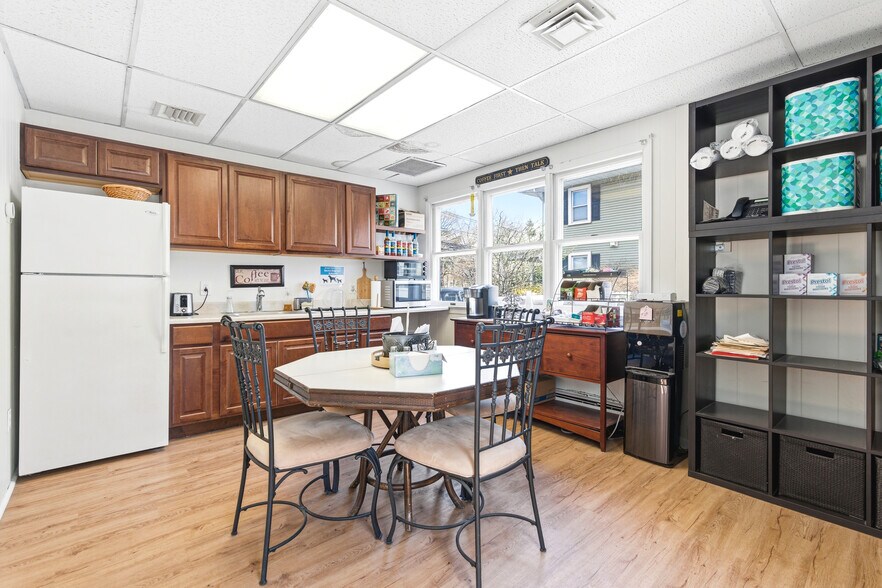 More Photos Of 467 Middlesex Ave, Metuchen Office For Sale