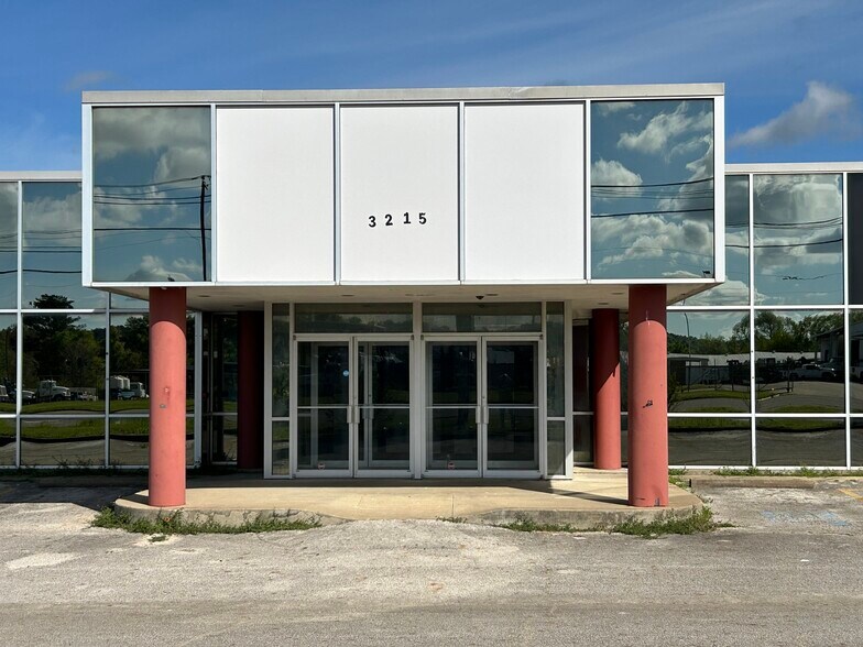 More Photos Of 3215 W Oak St, Palestine Medical For Lease