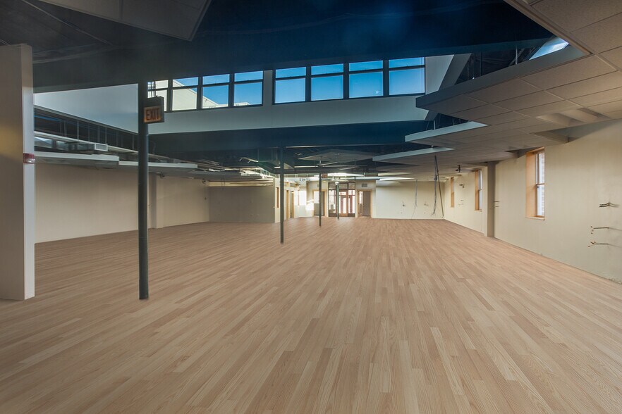 Primary Photo Of 2125 W North Ave, Chicago Storefront Retail Office For Lease