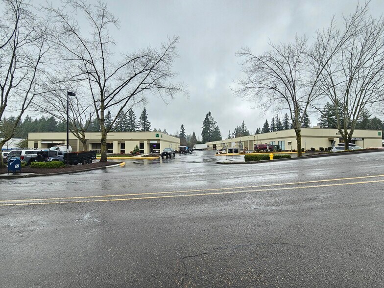 More Photos Of 9325-9425 SW Commerce Cir, Wilsonville Light Manufacturing For Lease