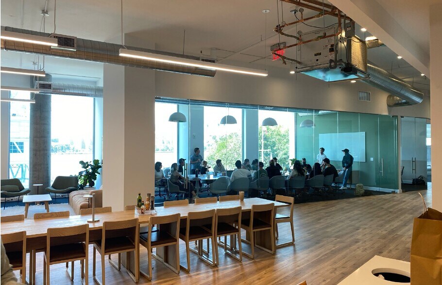 More Photos Of 10 Grand St, Brooklyn Office For Lease