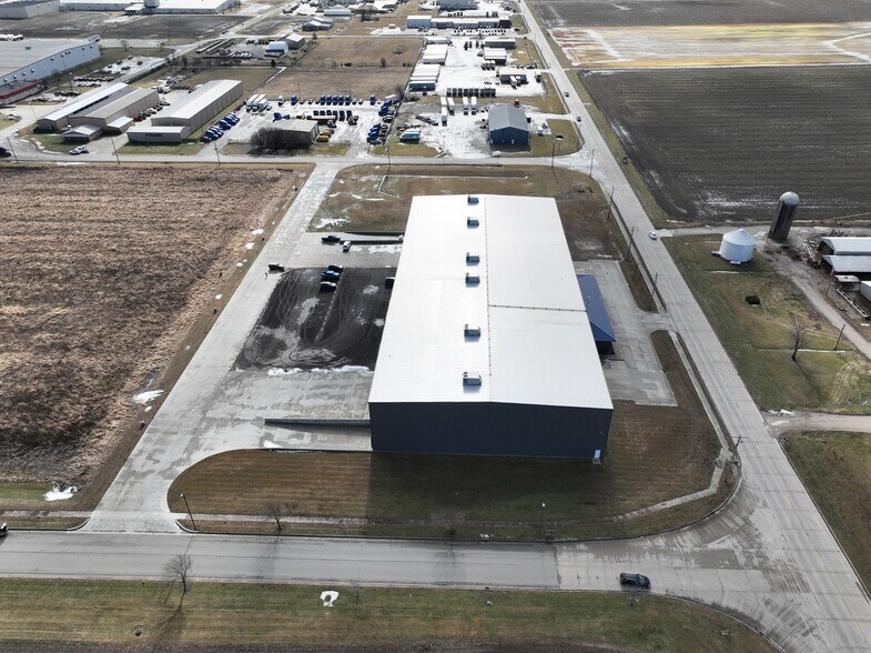 More Photos Of 2300 Raney, Effingham Warehouse For Lease