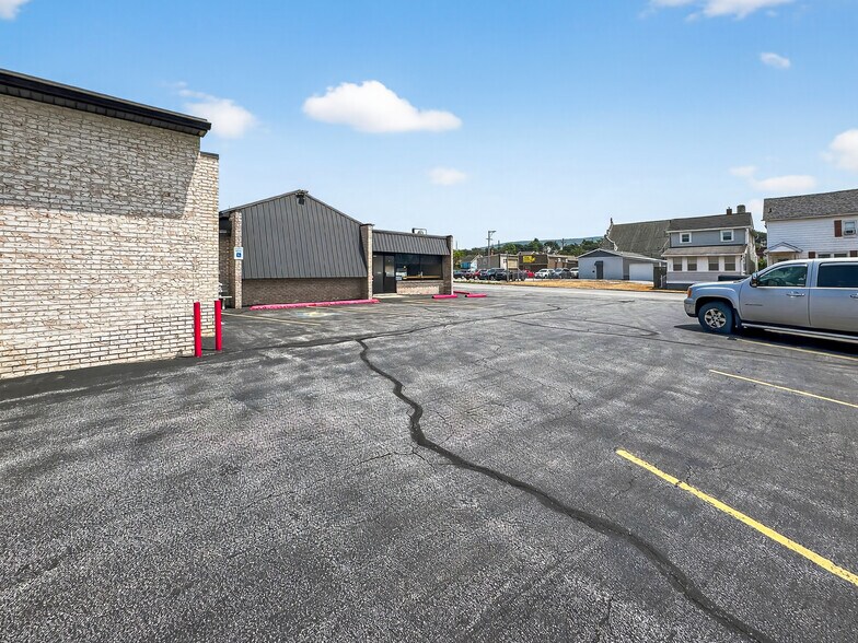 More Photos Of 2206 7th Ave, Altoona Restaurant For Sale