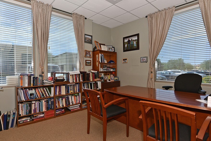 More Photos Of 34975 N North Valley Pky, Phoenix Medical For Lease