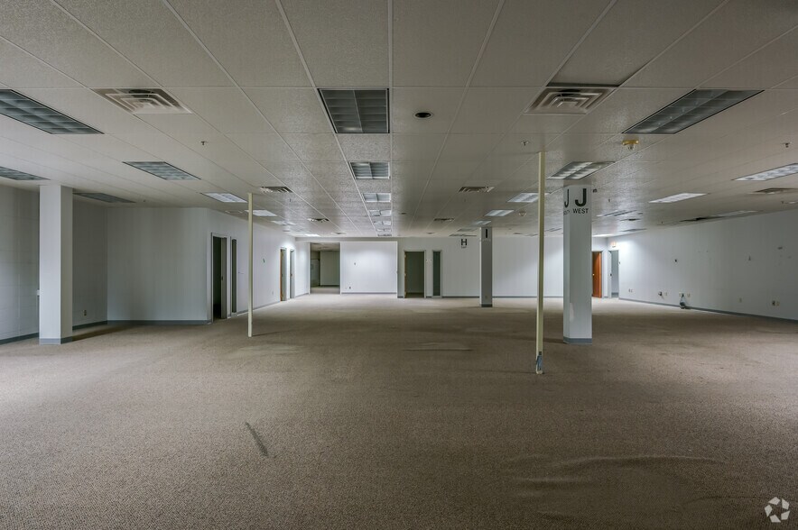 More Photos Of 700 Pilgrim Way, Green Bay Loft Creative Space For Lease