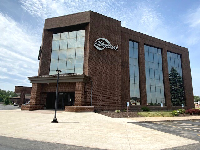 Primary Photo Of 1500 N Casaloma Dr, Appleton Medical For Lease