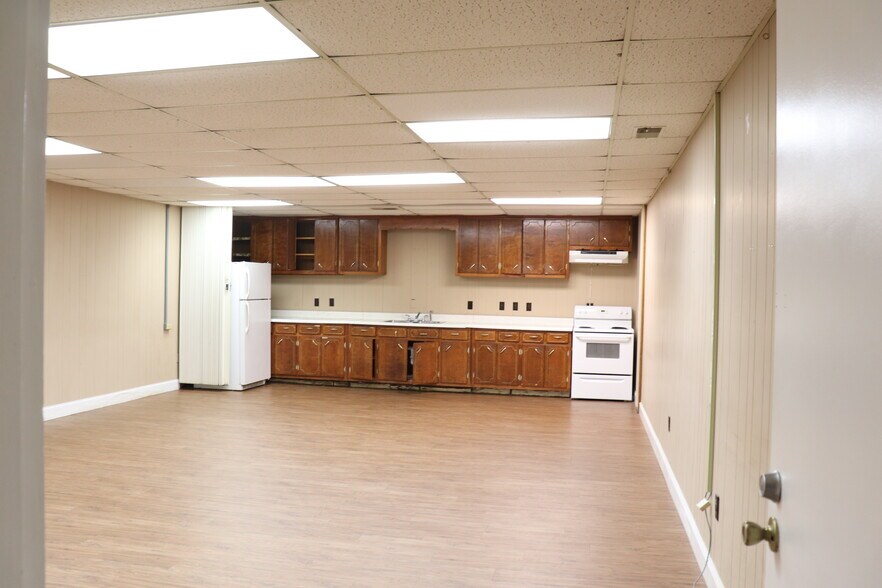 More Photos Of 400 Chestnut St NW, Hartselle Office For Sale